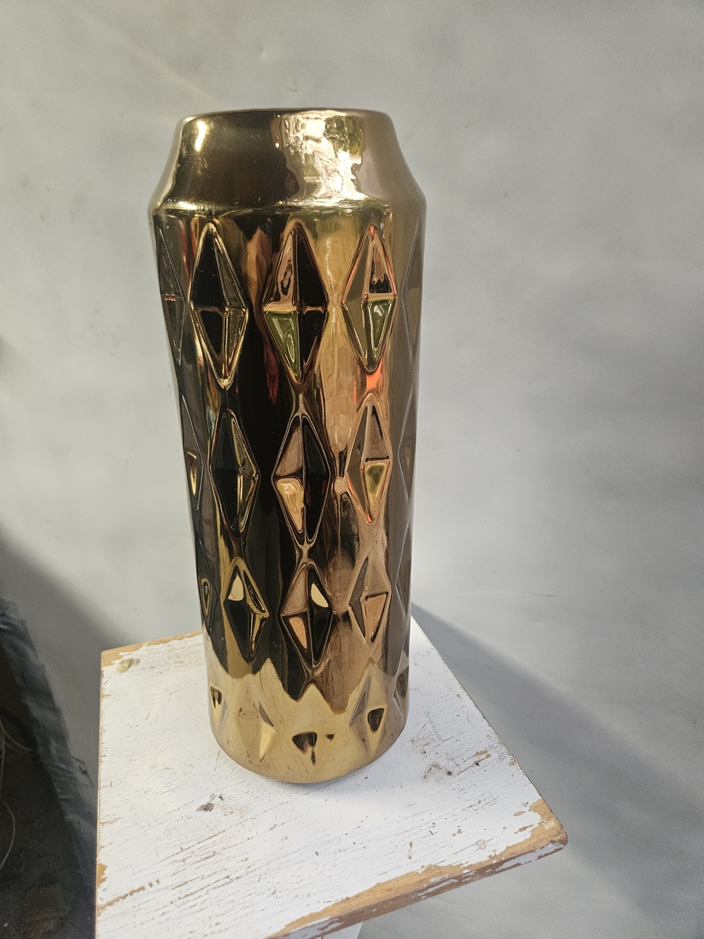 Source Unknown Gold Geometric Reflective Vase